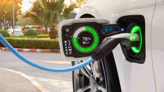Po tragedijų laivuose uždraudė elektrinių automobilių gabenimą Po tragedijų laivuose uždraudė elektrinių automobilių gabenimą