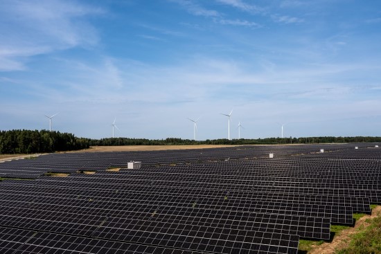 „ORLEN Lietuva“ investuoja į saulės energetiką – naujas jėgainių parkas pradės veikti iki 2026 m. „ORLEN Lietuva“ investuoja į saulės energetiką – naujas jėgainių parkas pradės veikti iki 2026 m.