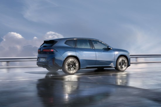 Pirmasis BMW „Neue Klasse“ modelis – viena įkrova 805 km įveikiantis „BMW iX3“ Pirmasis BMW „Neue Klasse“ modelis – viena įkrova 805 km įveikiantis „BMW iX3“