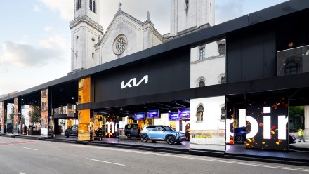 Sugrįžusi į „IAA Mobility“ parodą „Kia“ pirmą kartą europiečiams parodė visus savo elektromobilius