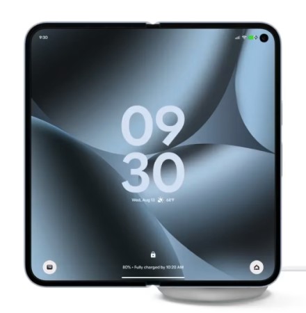 Paskelbta apie naująjį „Google Pixel 10 Pro Fold“ sulenkiamą flagmaną su didesniu išoriniu ekranu