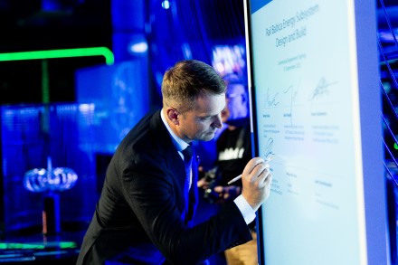 Trys Baltijos šalys Vilniuje pasirašė didžiausią istorijoje elektrifikacijos sutartį