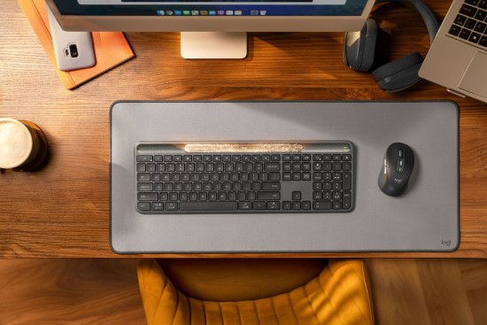 Pristatyta „Logitech Signature Slim Solar+ K980“ klaviatūra