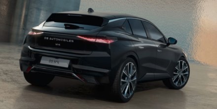Pristatytas „DS No.4 E-Tense“ elektrinis automobilis su 450 kilometrų rida bei patrauklia kaina