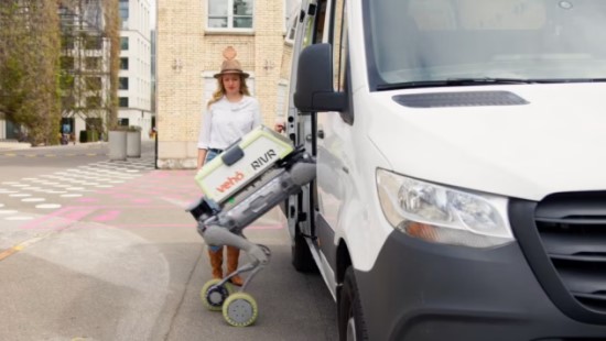 Robotai užplūdo Šveicarijos miestų gatves, ar dirbtinis intelektas ir robotai išstums žmones iš darbo?