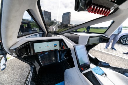 Skraidantis automobilis „XPENG X2“