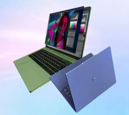 „Motorola“ pristatė naująjį „Moto Book 60 Pro“ nešiojamą kompiuterį su galingais „Intel“ procesoriais