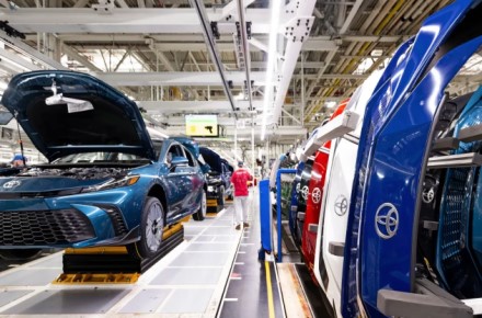 Istorinės „Toyota“ investicijos Europoje: šimtai milijonų gamyklai Čekijoje ir viskas dėl elektromobilių