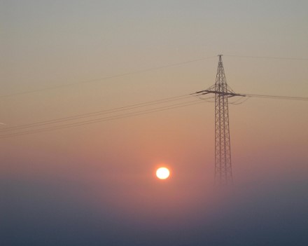 Nedidelis vėjas ir importo ribojimas dėl jungties remonto lėmė didesnes elektros kainas Nedidelis vėjas ir importo ribojimas dėl jungties remonto lėmė didesnes elektros kainas