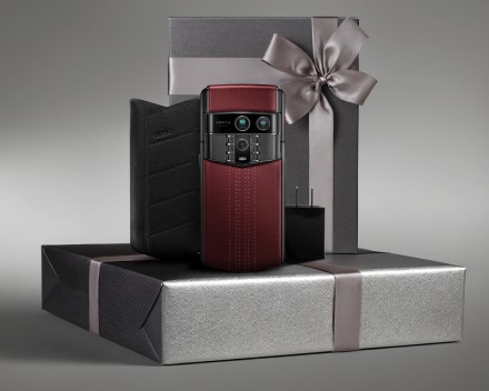 „Vertu Agent Q“: nes „iPhone 17 Pro Max“ – vargšams „Vertu Agent Q“: nes „iPhone 17 Pro Max“ – vargšams