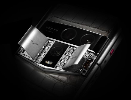 „Vertu Agent Q“: nes „iPhone 17 Pro Max“ – vargšams „Vertu Agent Q“: nes „iPhone 17 Pro Max“ – vargšams