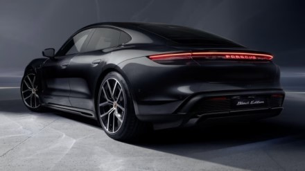 „Porsche“ nusisuka nuo elektromobilių: vietoje elektrinio flagmano, ruošiamasi sugrįžti prie benzininių „Porsche“ nusisuka nuo elektromobilių: vietoje elektrinio flagmano, ruošiamasi sugrįžti prie benzininių