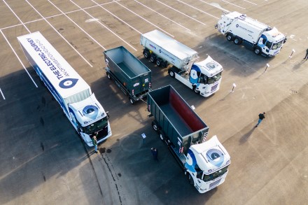 „Scania“ elektrinių sunkvežimių turas aplankė Baltijos šalis