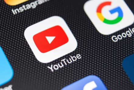 Garsūs vardai grįžta į „YouTube“ platformą: paaiškėjo, jog paskyros buvo blokuotos dėl valdžios nurodymų Garsūs vardai grįžta į „YouTube“ platformą: paaiškėjo, jog paskyros buvo blokuotos dėl valdžios nurodymų