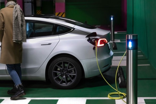 Elektromobilio įkrovos stotelių įrengimas daugiabučiuose – vis dar sunkiai išsprendžiamas rebusas