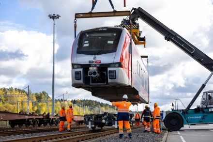 Pradedami naujojo elektrinio traukinio bandymai