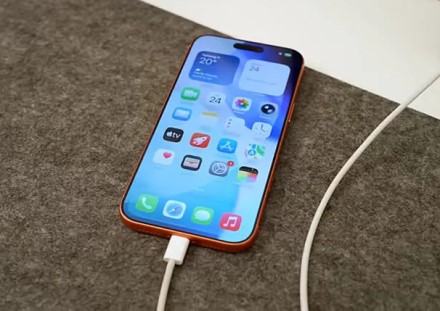 Didelio masto eksperimentas, kuriame dalyvavo 40 telefonų, užbaigė diskusijas apie greito įkrovimo keliamus pavojus