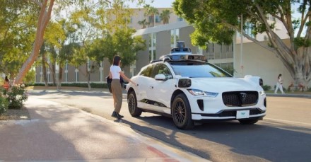Autonominiai automobiliai šturmuoja Londoną, „Waymo“ plečia savo veiklą už JAV ribų Autonominiai automobiliai šturmuoja Londoną, „Waymo“ plečia savo veiklą už JAV ribų