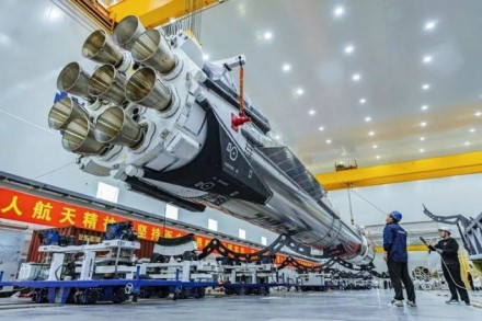 Istorinis momentas kosmoso srityje: kinų raketa grasina perrašyti kosmoso lenktynių taisykles