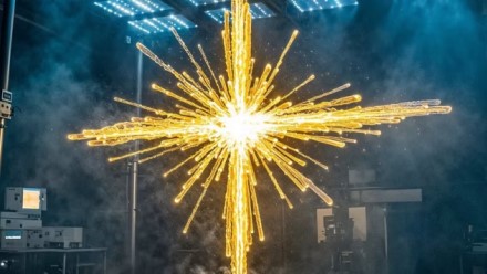 Mokslininkai pavertė šviesą kristalu: atradimas, kuris gali pakeisti mūsų supratimą apie realybę