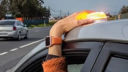 Daugiau jokių trikampių keliuose Ispanijoje: vairuotojai privalės naudoti šviečiančią lempą Daugiau jokių trikampių keliuose Ispanijoje: vairuotojai privalės naudoti šviečiančią lempą