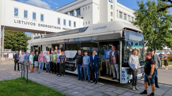 Vandeniliu varomas autobusas. LEI nuotr. Vandeniliu varomas autobusas. LEI nuotr.