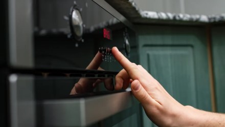 Beveik visi šią orkaitės funkciją naudoja neteisingai: tikroji paskirtis stebina net patyrusias šeimininkes Beveik visi šią orkaitės funkciją naudoja neteisingai: tikroji paskirtis stebina net patyrusias šeimininkes