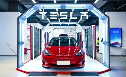„Tesla“ ir GM nusisuka nuo Kinijos: JAV automobilių gigantai slapta traukiasi iš Kinijos glėbio „Tesla“ ir GM nusisuka nuo Kinijos: JAV automobilių gigantai slapta traukiasi iš Kinijos glėbio