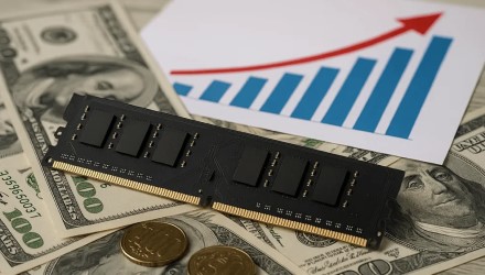 Pigių išmaniųjų telefonų era eina į pabaigą Pigių išmaniųjų telefonų era eina į pabaigą