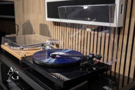 Patefonai „Autogarso“ salone. Autogarsas.lt nuotr.