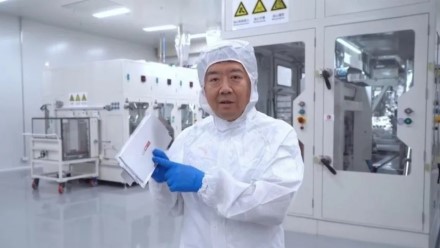 Elektrinių automobilių revoliucija: naujos baterijos gali beveik padvigubinti nuvažiuojamą atstumą