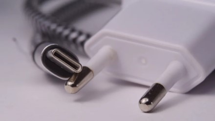 Klaida renkantis išmaniojo telefono įkroviklį: pasakė, ar verta pirkti pigesnį įkroviklį ir kaip išsirinkti tinkamiausią