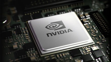 „Nvidia“ gauna leidimą tiekti galingesnius dirbtinio intelekto lustus Kinijai, bet tik išrinktiesiems ir brangiai „Nvidia“ gauna leidimą tiekti galingesnius dirbtinio intelekto lustus Kinijai, bet tik išrinktiesiems ir brangiai