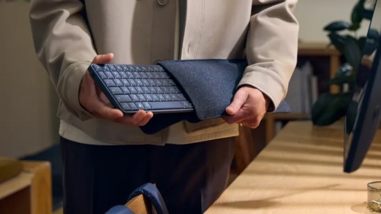 Kompaktiškumo iššūkis įveiktas: pristatytas išskirtinis „HP EliteBoard G1a“ kompiuteris Kompaktiškumo iššūkis įveiktas: pristatytas išskirtinis „HP EliteBoard G1a“ kompiuteris