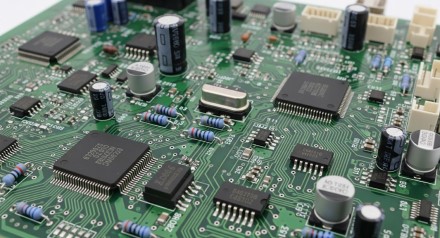 Kaip išlaikyti plokštę kompaktišką neperkaitinant maitinimo takelių? Kaip išlaikyti plokštę kompaktišką neperkaitinant maitinimo takelių?