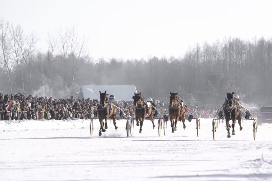 Kai tempą diktuoja žirgai, ryšys turi suspėti: „Sartų“ lenktynėse – naujos kartos technologija