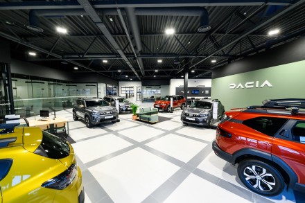 „Sostena“ Kaune atidarė naują saloną – moderniausius „Renault“ ir „Dacia“ namus Baltijos šalyse
