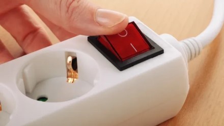 Išvenkite nereikalingų problemų: šiuos prietaisus būtina išjungti iš tinklo prieš išeinant iš namų