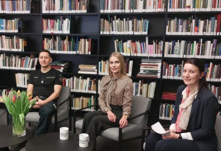 Kai sukčiai apsimeta valstybės institucijomis – juos atpažinti galima iš kelių detalių Kai sukčiai apsimeta valstybės institucijomis – juos atpažinti galima iš kelių detalių