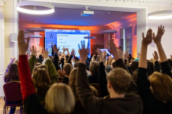 Ekspertai: kritinis mąstymas ateityje bus svarbesnis už gebėjimą valdyti technologijas Ekspertai: kritinis mąstymas ateityje bus svarbesnis už gebėjimą valdyti technologijas