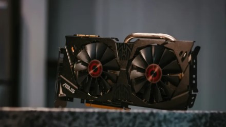 Elektronikos lentynos tuštėja: vaizdo plokštės ir atmintis dingsta akyse, pirkėjai neslepia panikos