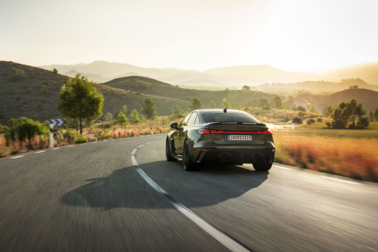 Naujasis „Audi RS 5“: 639 arklio galių hibridinė jėga Naujasis „Audi RS 5“: 639 arklio galių hibridinė jėga