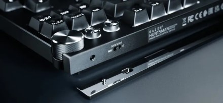 „Razer“ pristatė flagmaninę klaviatūrą „Razer Huntsman Signature Edition“ aliuminio korpuse už 500 JAV dolerių „Razer“ pristatė flagmaninę klaviatūrą „Razer Huntsman Signature Edition“ aliuminio korpuse už 500 JAV dolerių