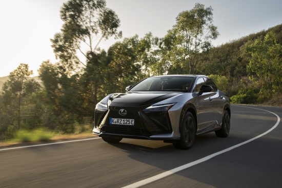 Į Lietuvą atkeliavęs naujasis „Lexus“ elektromobilis – pirmasis su visiškai elektronine vairavimo sistema