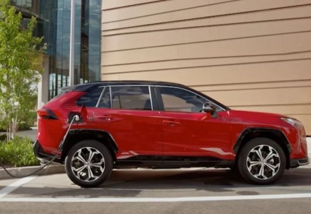 Įkraunami hibridai sunaudoja gerokai daugiau degalų nei deklaruojama Įkraunami hibridai sunaudoja gerokai daugiau degalų nei deklaruojama