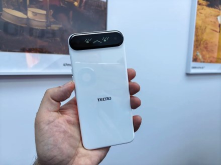 Visiškai keraminis itin plonas telefonas „Tecno Slim 2“ pristatytas „MWC 2026“