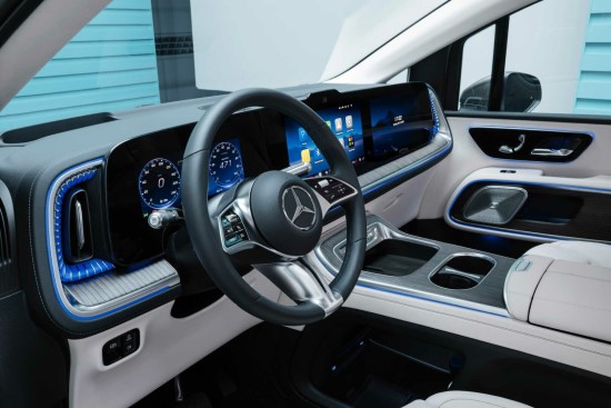 Debiutuoja naujasis elektrinis „Mercedes-Benz VLE“ – limuzino komfortas ir išskirtinis erdvumas viename modelyje