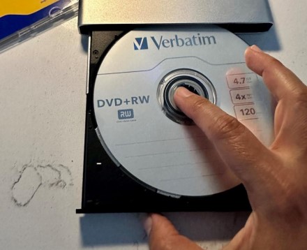 Entuziastas pusę metų testavo DVD-RW diskų perrašymą — patikimiausi pasirodė jau nebegaminami Entuziastas pusę metų testavo DVD-RW diskų perrašymą — patikimiausi pasirodė jau nebegaminami