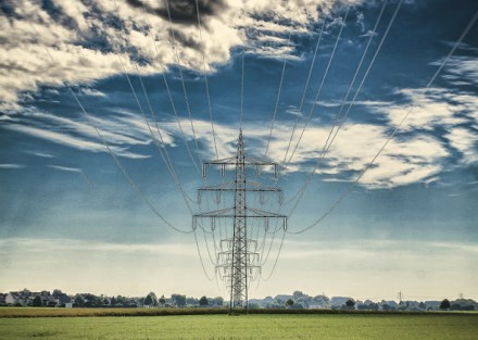 Didmeninė elektros energijos kaina smuko, bet fiksuotos elektros kainos planų vidutiniai tarifai nemažėjo