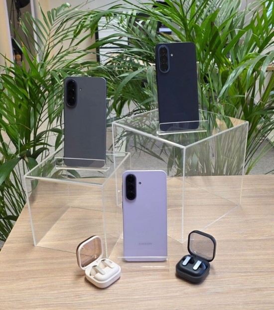 „Samsung“ pristatė „Galaxy A“ serijos išmaniuosius telefonus: DI ir kitos flagmano savybės už prieinamą kainą